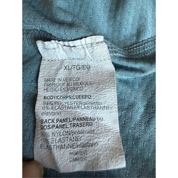 Under Armour - Picture 3 of 3